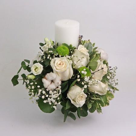 Lumânare de botez cu trandafiri albi și santini
