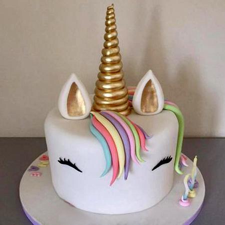 Tort de botez cu unicorn