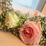 Coroniță de botez din trandafiri albi și roz